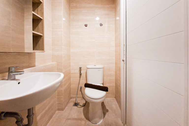 Bathroom 4, Simply Minimalist Studio Apartment Springwood Residence Tangerang, Tangerang
