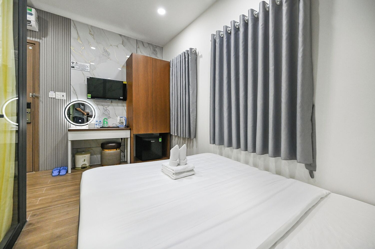 Room 2, The Crown Airport Hotel, Tân Bình
