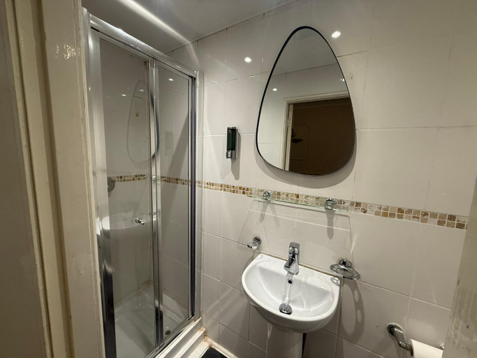 Bathroom 4, The President Hotel, Blackpool