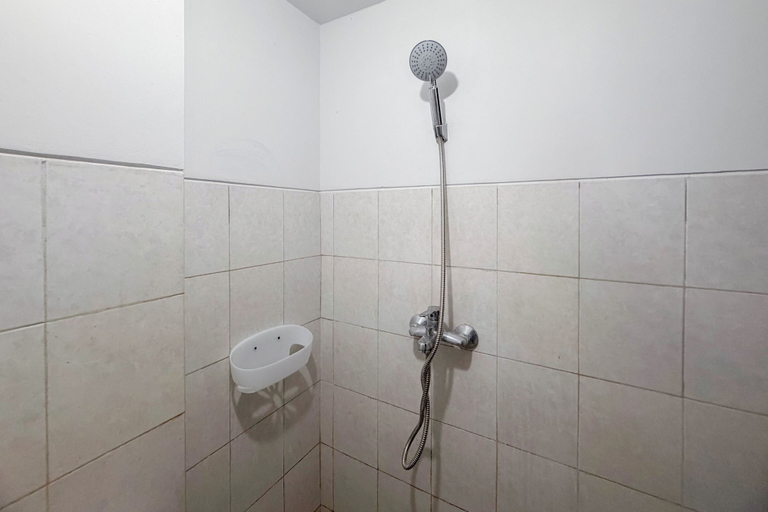 Bathroom 3, Comfortable Good Vibes Studio Room At Suncity Residence Apartment, Sidoarjo