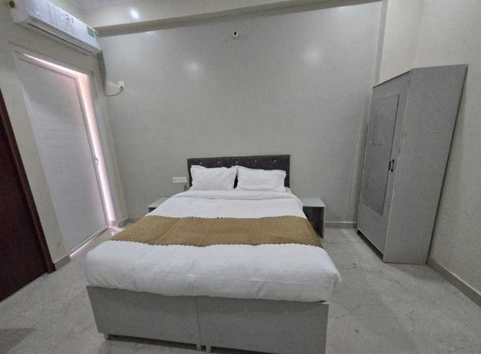 Room 5, Deluxe Lexa Grand, Lucknow