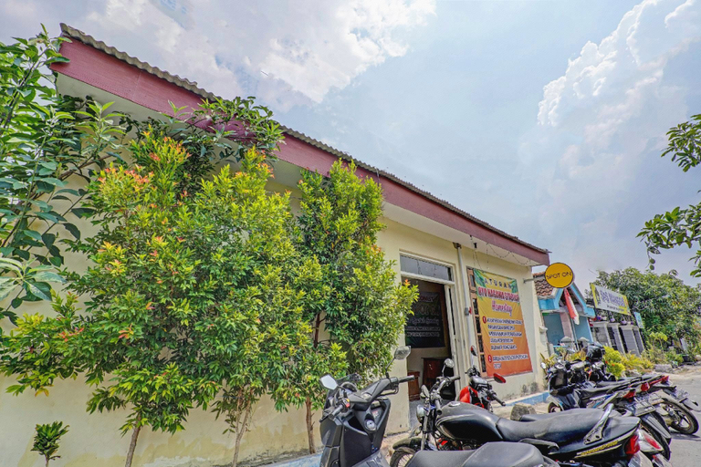 Exterior & Views 3, SPOT ON 90586 Hagawa Syariah Homestay, Lamongan
