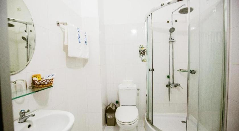 Bathroom 5, Binh An Hotel Nha Trang, Nha Trang