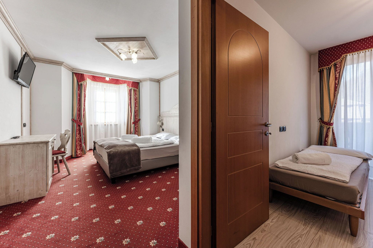 Bedroom 5, HOTEL SASSO ROSSO, Trento