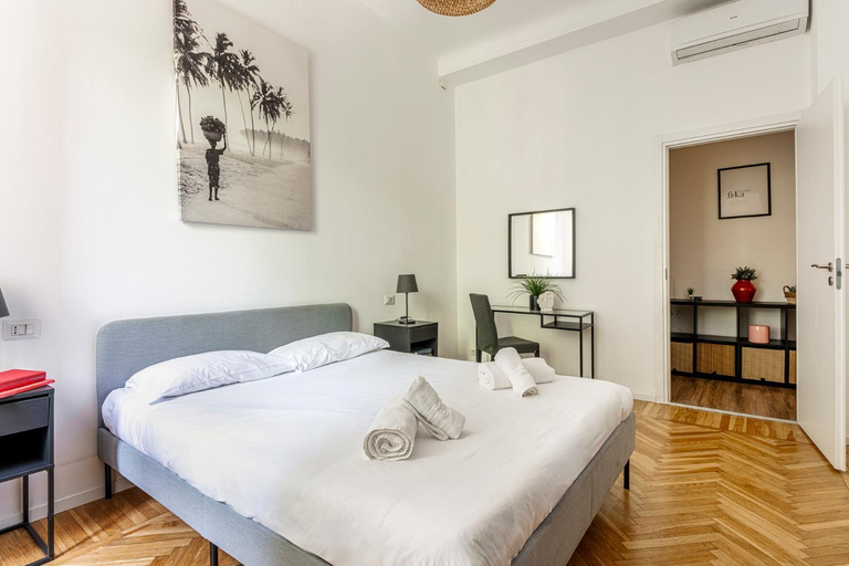 Bedroom 2, Luxury 4 bedrooms apartments Close to Duomo, Milano