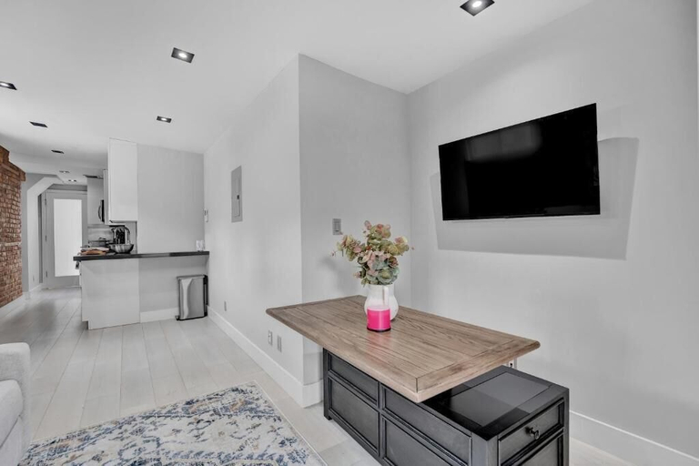 Interior 4, NYC Apartment 120-5, New York