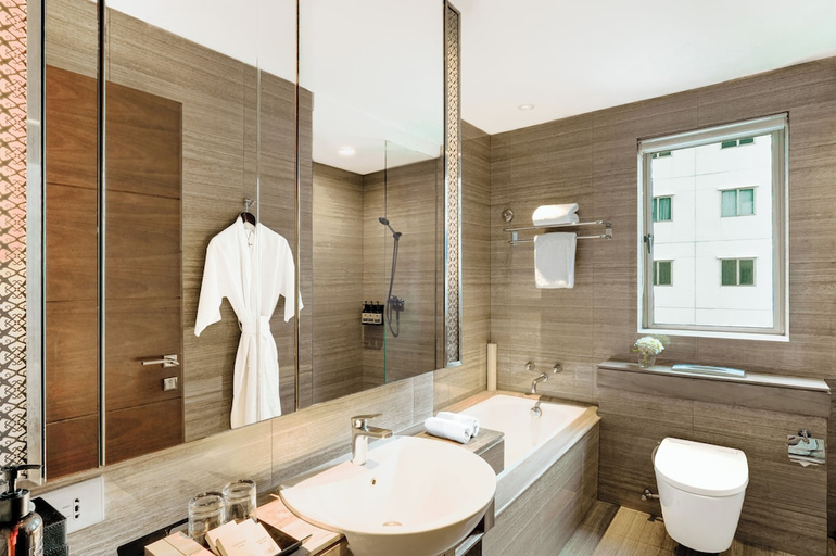 Bathroom 4, Ascott Waterplace Surabaya, Surabaya