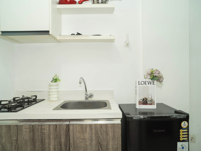 Private kitchen 4, Cozy And Good 2Br At Apartment Vittoria Residence, Jakarta Barat