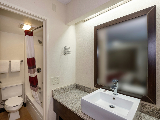 Bathroom 4, Red Roof Inn Toledo - Maumee, Lucas