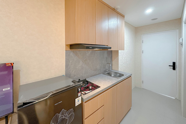 Private kitchen, Simple And Chic Studio Near Ubaya At Kyo Society Apartment, Surabaya