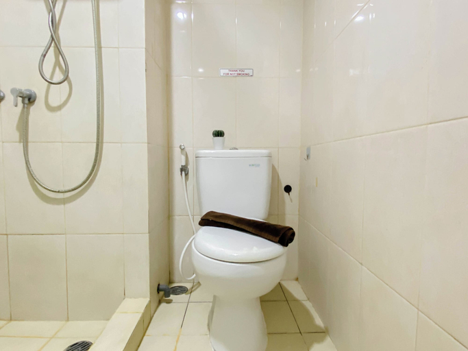 Bathroom 3, Great Choice Studio Apartment At Springlake Summarecon Bekasi, Bekasi