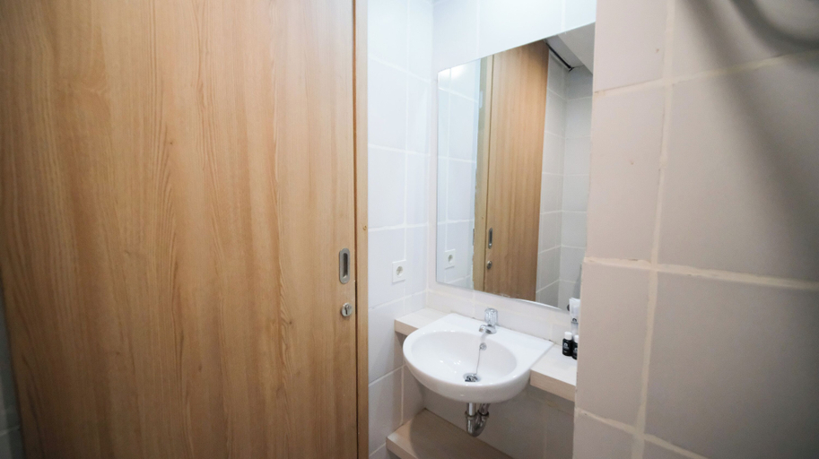 Bathroom 4, Good Choice And Comfy Studio At The City Square Apartment, Surabaya