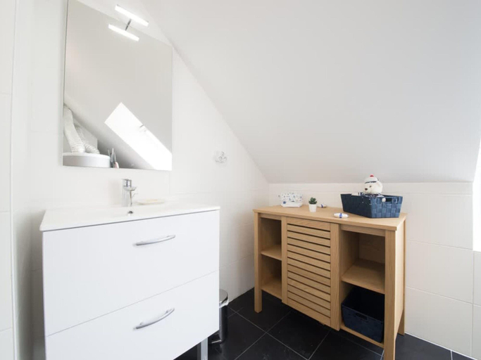 Bathroom 5, Luxurious Flat With Magnificent sea View, Finistère