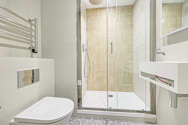Bathroom 4, Farringdon Apartments by DMONTRIO, London