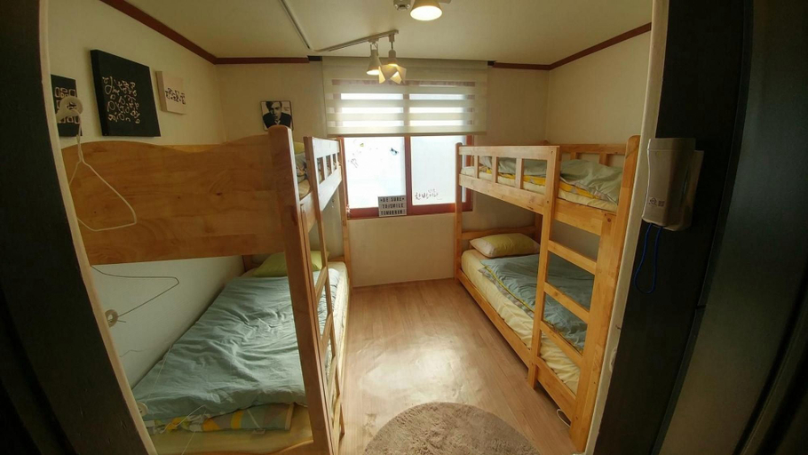 Bedroom, Dalbit Stay Guesthouse, Dong
