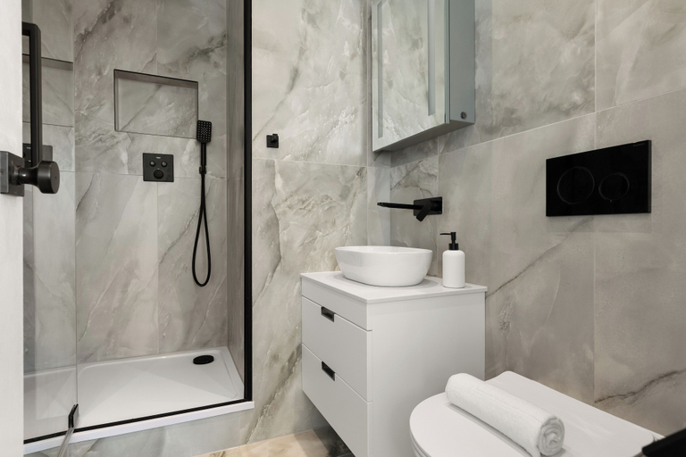 Bathroom 3, Apartment - Sleeps 8 - Golders Green 10 mins, London