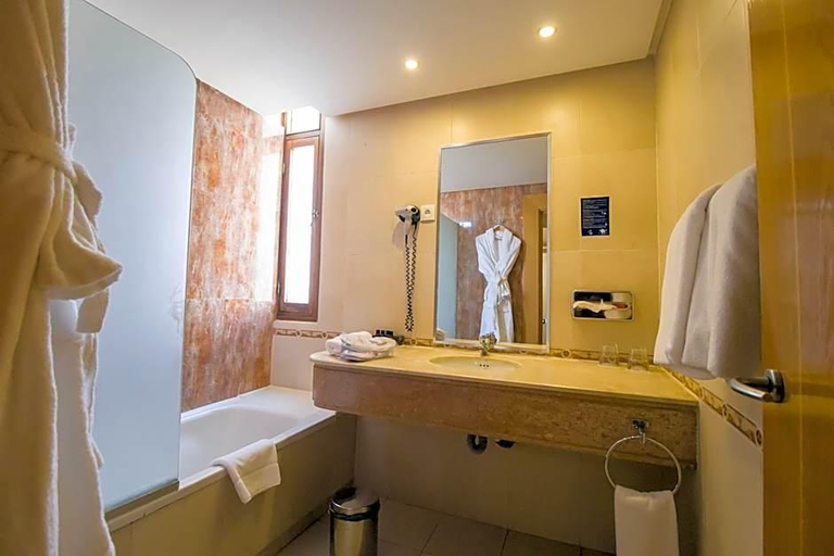 Bathroom 5, El Oumnia Puerto, Tanger-Assilah