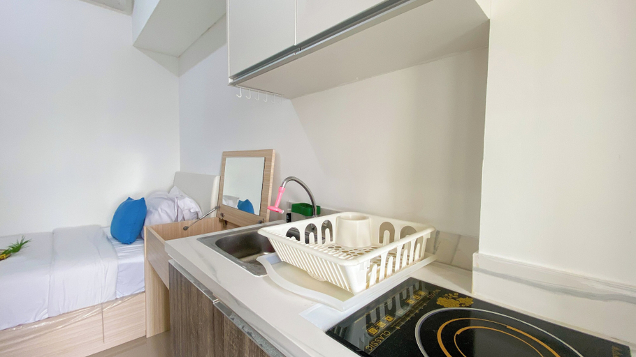 Private kitchen, Good Choice And Homey Studio Apartment Vittoria Residence, Jakarta Barat