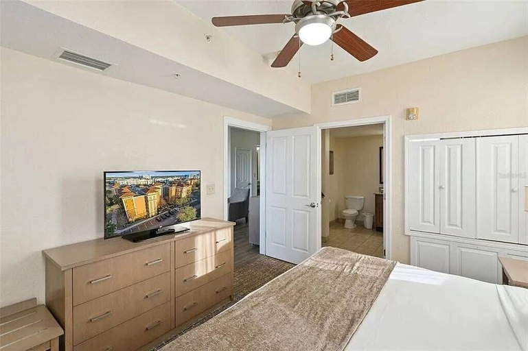 Room 2, 3BR Floridays Suite on I-drive, Orange