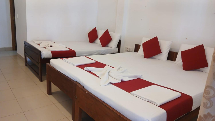 Bedroom 2, Seaway Hotel, Kuchchaveli