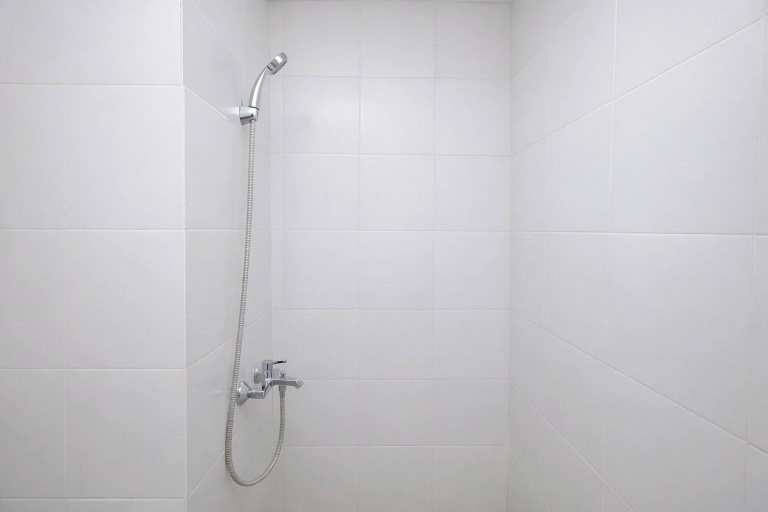 Bathroom 5, 3 Pax Tranquil 2Br At Vittoria Residence, Jakarta Barat