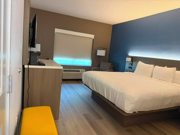 Bedroom 3, Comfort Inn & Suites Concord (Kannapolis), Cabarrus