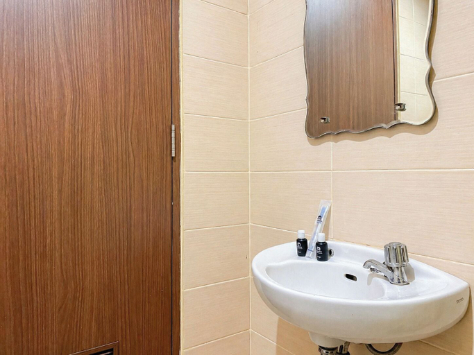 Interior 4, Homey And Neat Studio Room At Apartment Belmont Residence Puri, West Jakarta
