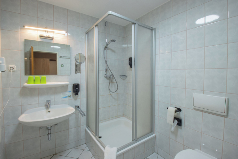 Bathroom 5, Hotel Lengenfelder Hof, Vogtlandkreis