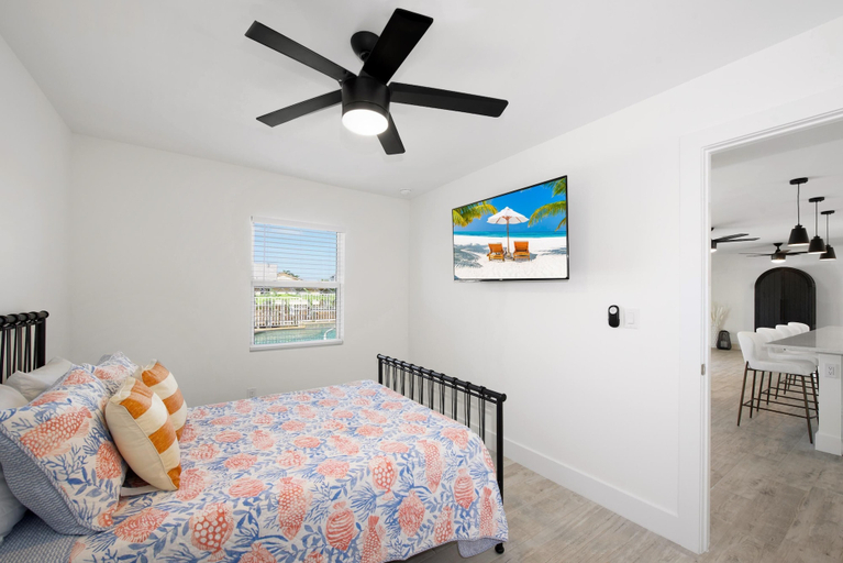 Bedroom 3, The Pink Lily, Lee