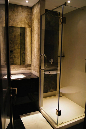 Bathroom 5, Zleepmotion Bangkok Hotel, Khlong Toey