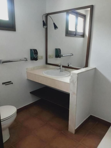 Bathroom 5, Hostal Restaurant Sant Marçal, Girona