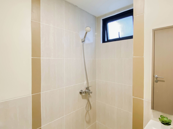 Bathroom 2, Classic And Warm 2Br At Apartment Meikarta District 2, Cikarang