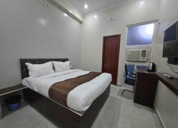 Room 4, Deluxe Lexa Grand, Lucknow
