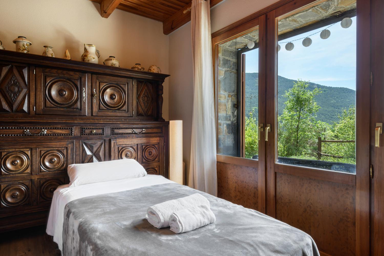 Bedroom 2, Casa Rural Uria, Huesca