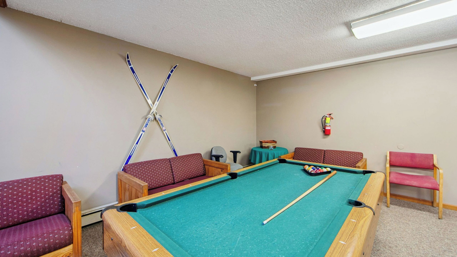 Interior 4, Fox Lair by Avantstay Oversized Jetted Tub + Grilling Deck Heated Pool + Recreation Center, Warren
