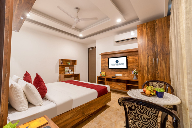 Room 4, Haris Court Hotels & Banquets DLF Phase3, Gurgaon
