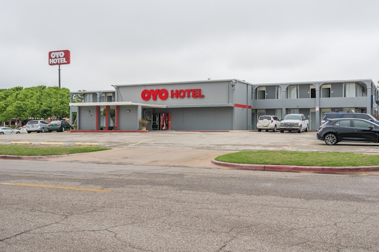 Exterior & Views 2, OYO Hotel Wichita Falls - Downtown, Wichita