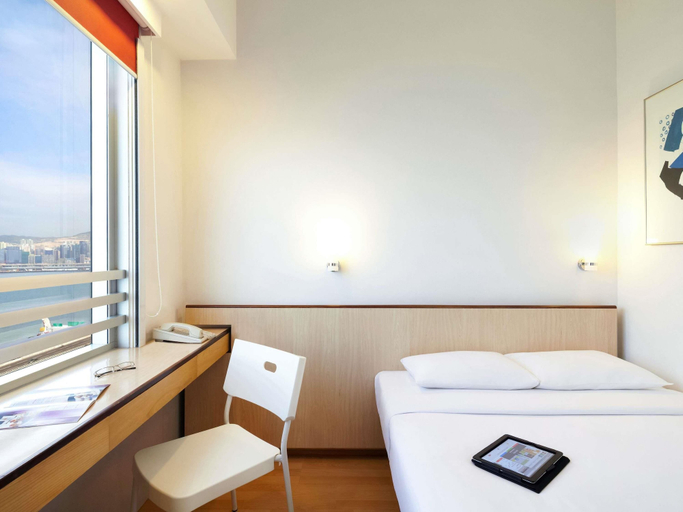 Bedroom 5, ibis Hong Kong North Point, Hong Kong Island