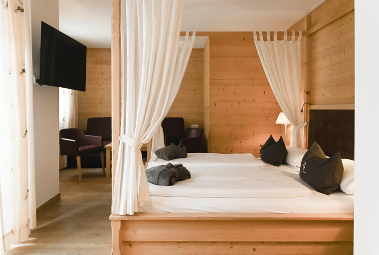 Bedroom 3, Alpenheim Charming & Spa Hotel, Bolzano