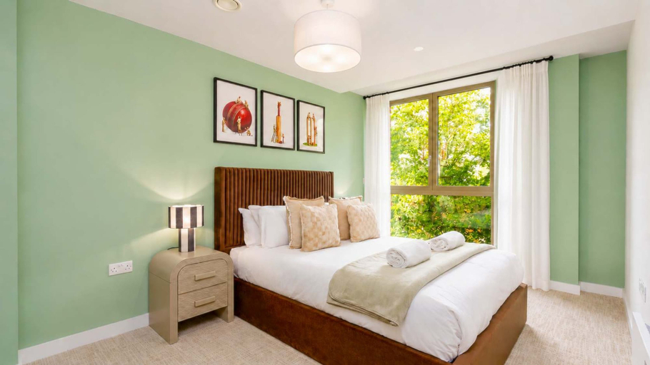 Room 5, Luxury 1-apt Old Trafford King Bed, Manchester