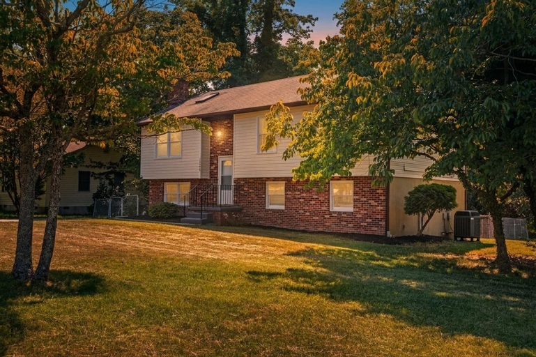 Room 2, Lusby 5BD Family Home With Private Beach Access, Calvert