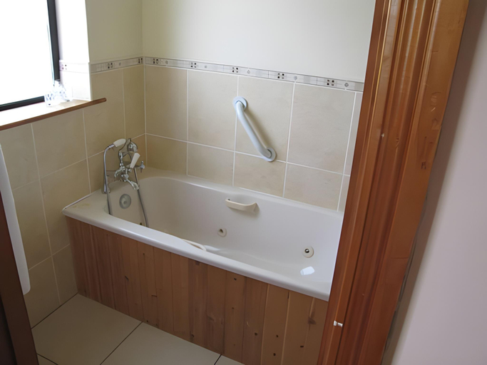 Bathroom, An Dooneen