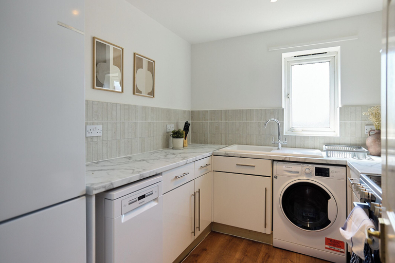 Private kitchen 5, Oak & Earth Isle of Dogs Apartment, London