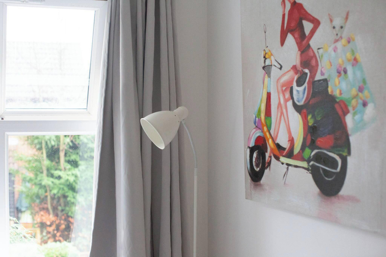 5, Entire 2 Bedroom House 7m To Station, London