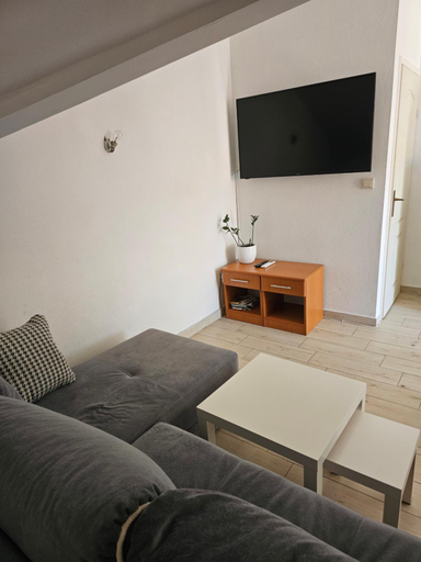 Others 3, Apartment Kovac