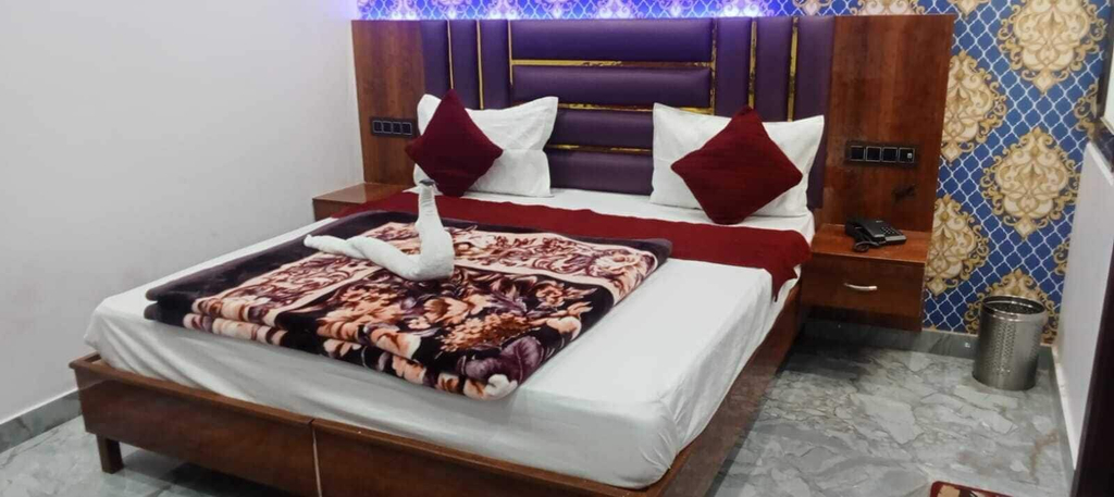 Room 4, HOTEL ROYAL GRAND INN, Chandigarh