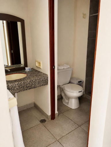 Bathroom 4, Hotel Tepoztlán, Tepoztlán