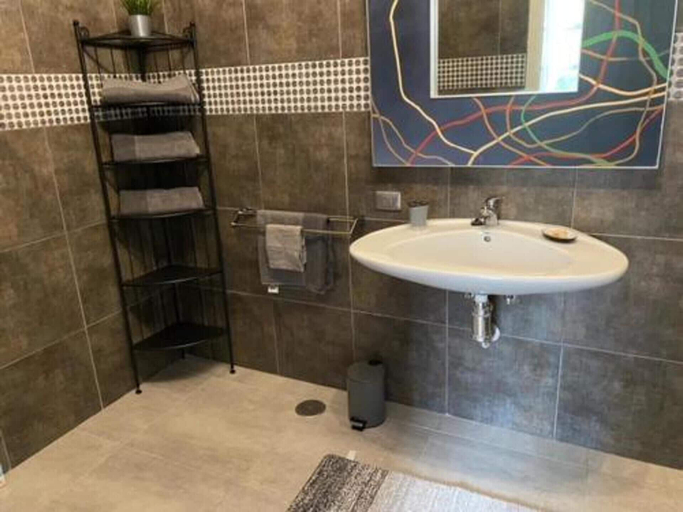 Bathroom 4, Pueblo Primavera With sea Views, Santa Cruz de Tenerife