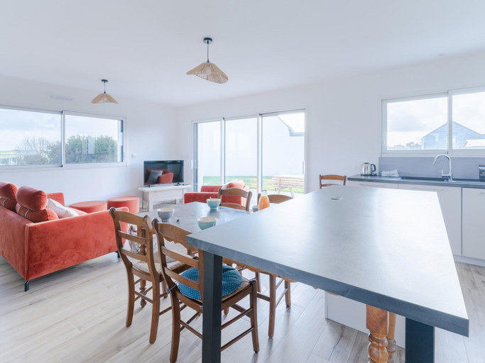Dining, House in Saint-pabu Near Stunning Beaches, Finistère