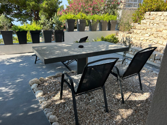 Others 5, Apartmani Milka i Jozo, Omiš